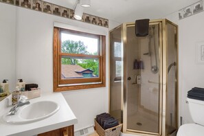 Dusche, Haartrockner, Handtücher, Seife
