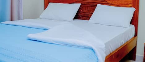 Desk, soundproofing, iron/ironing board, free WiFi