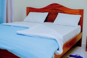 Desk, soundproofing, iron/ironing board, free WiFi