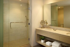 تجهيزات دش، مجففات شعر، مناشف، صابون