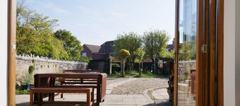 Close to Beaches and Town