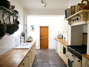 Microwave, oven, stovetop, dishwasher - Close to Beaches and Town (Broadstairs)