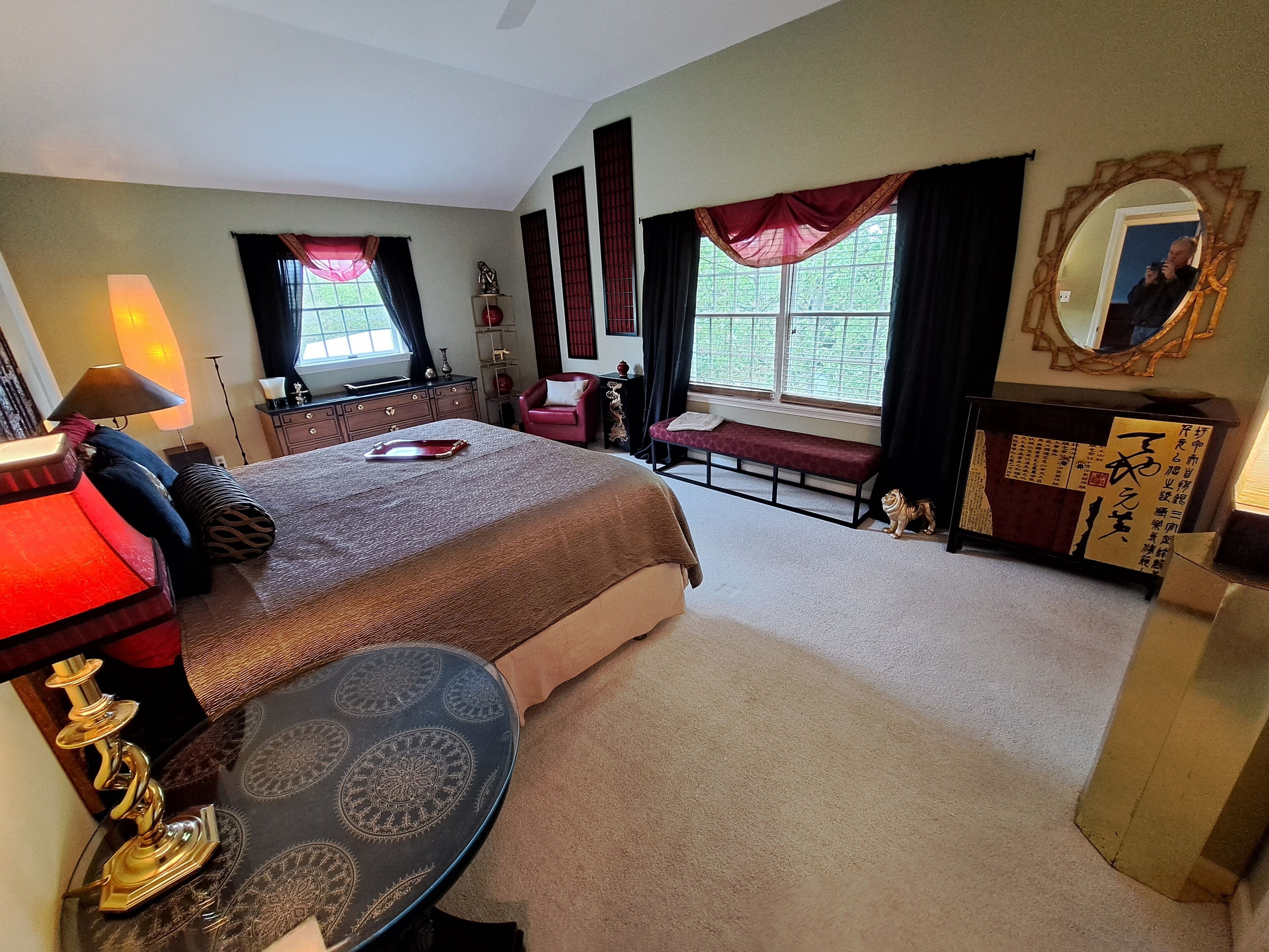 VERY PRIVATE 3BR HOUSE W/ POOL TABLE & AWESOME PORCHES. DOGS WELCOME!