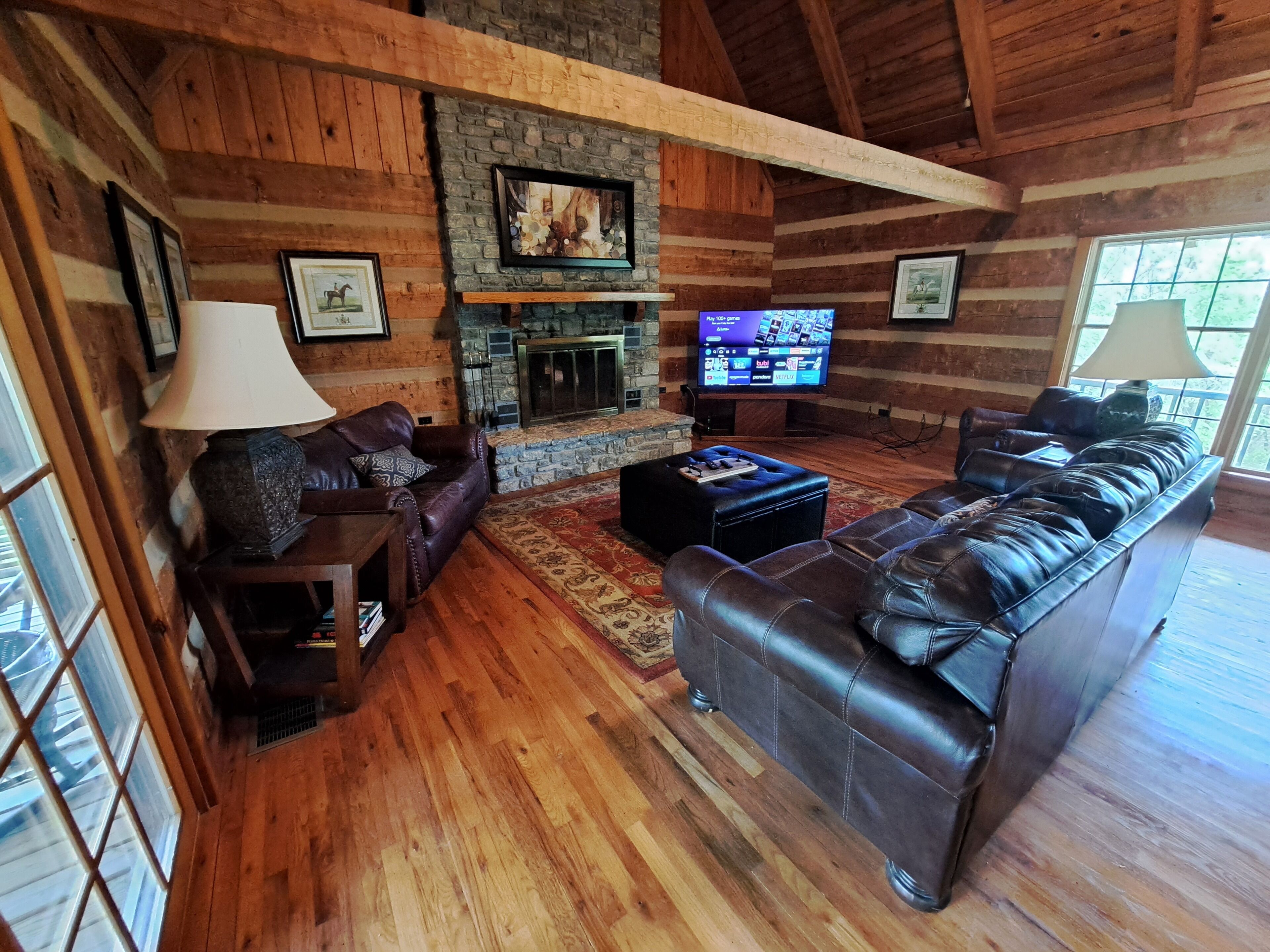 VERY PRIVATE 3BR HOUSE W/ POOL TABLE & AWESOME PORCHES. DOGS WELCOME!