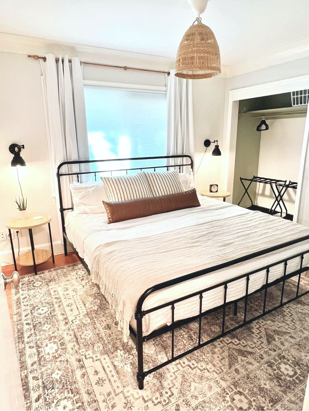 2 habitaciones, caja de seguridad en la habitación y escritorio 