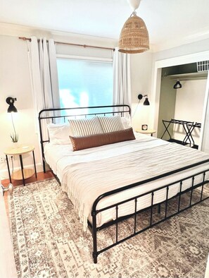 2 bedrooms, in-room safe, desk, iron/ironing board