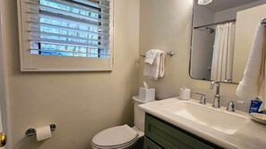 Bathtub, towels