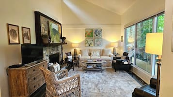 TV, fireplace
