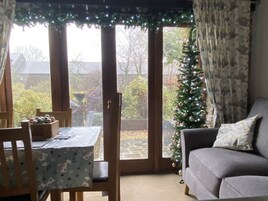 Cottage | Living area