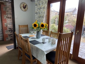 Cottage | Dining