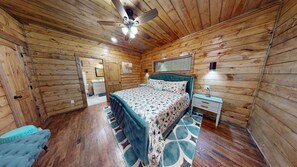 7 bedrooms, WiFi, bed sheets