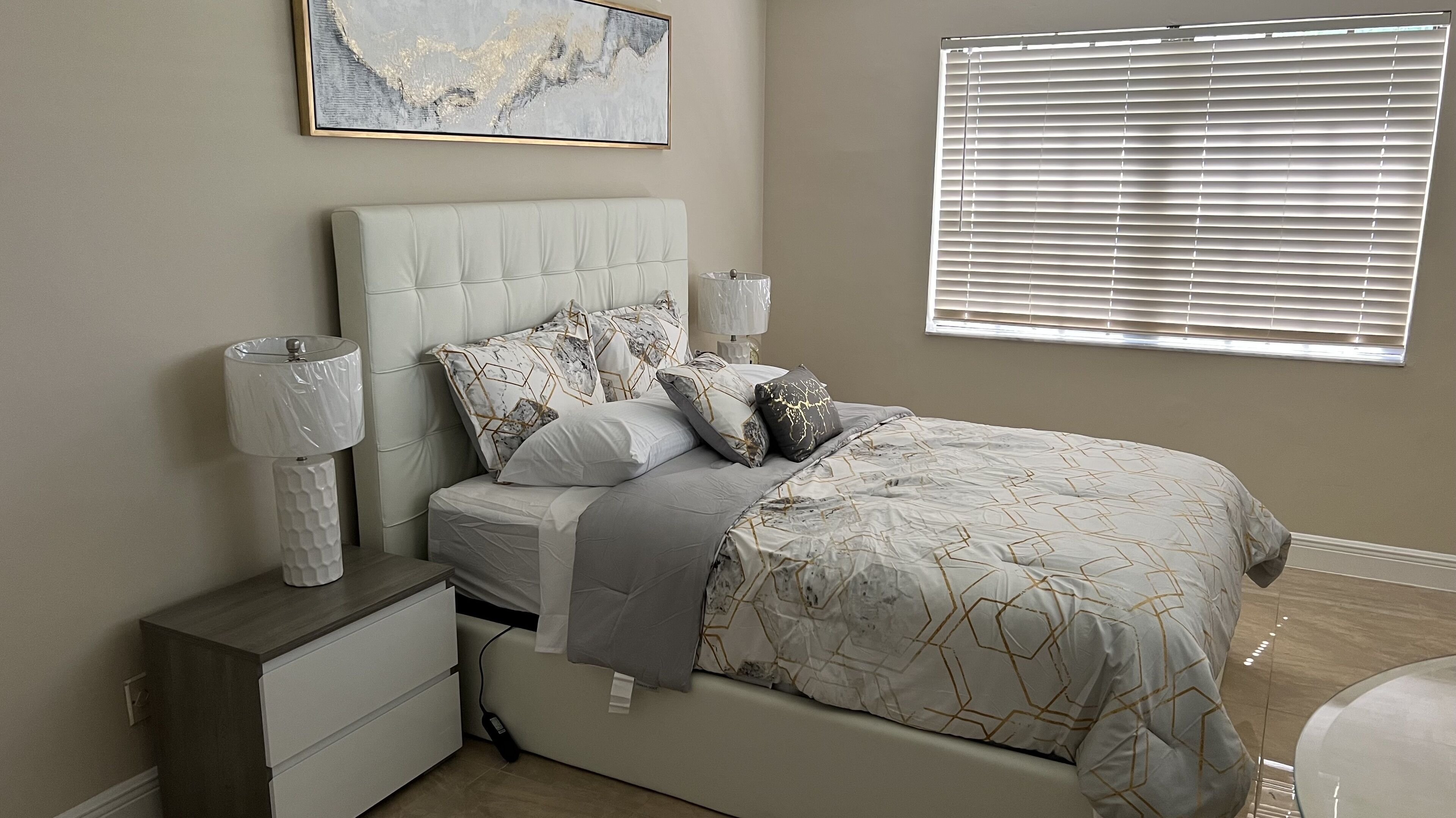 Apartment Studio Kitchen Dinning room Bedroom Power Bed fully furnished Paradise