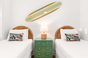 4 bedrooms, iron/ironing board, internet, bed sheets