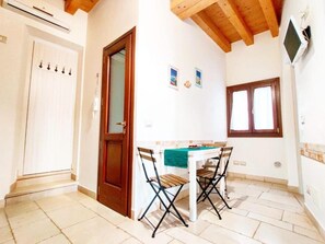 Dining - 1-Bedroom Apartment with Terrace (Polignano a Mare)