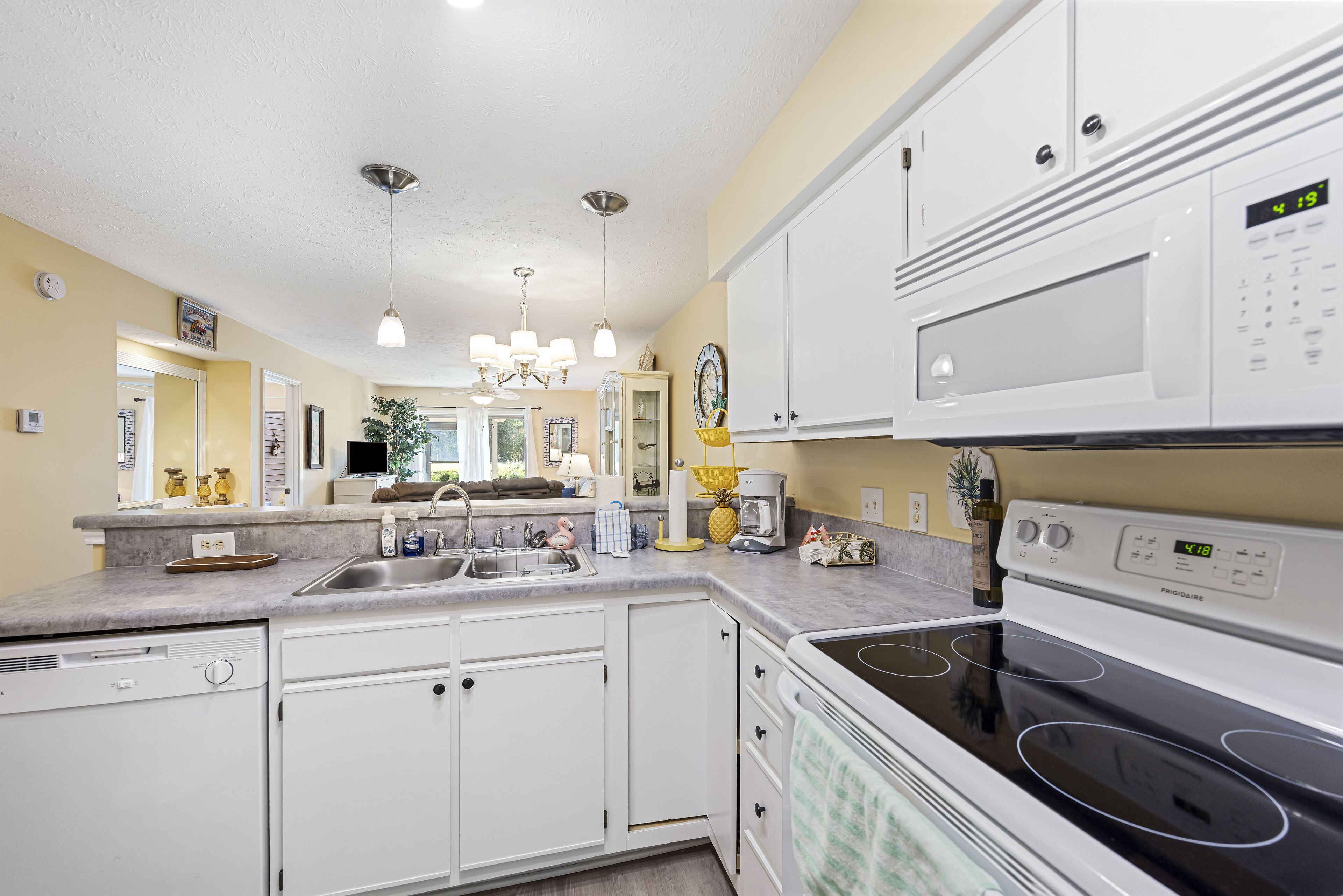 Great 2 bedroom ground floor condo in True Blue!