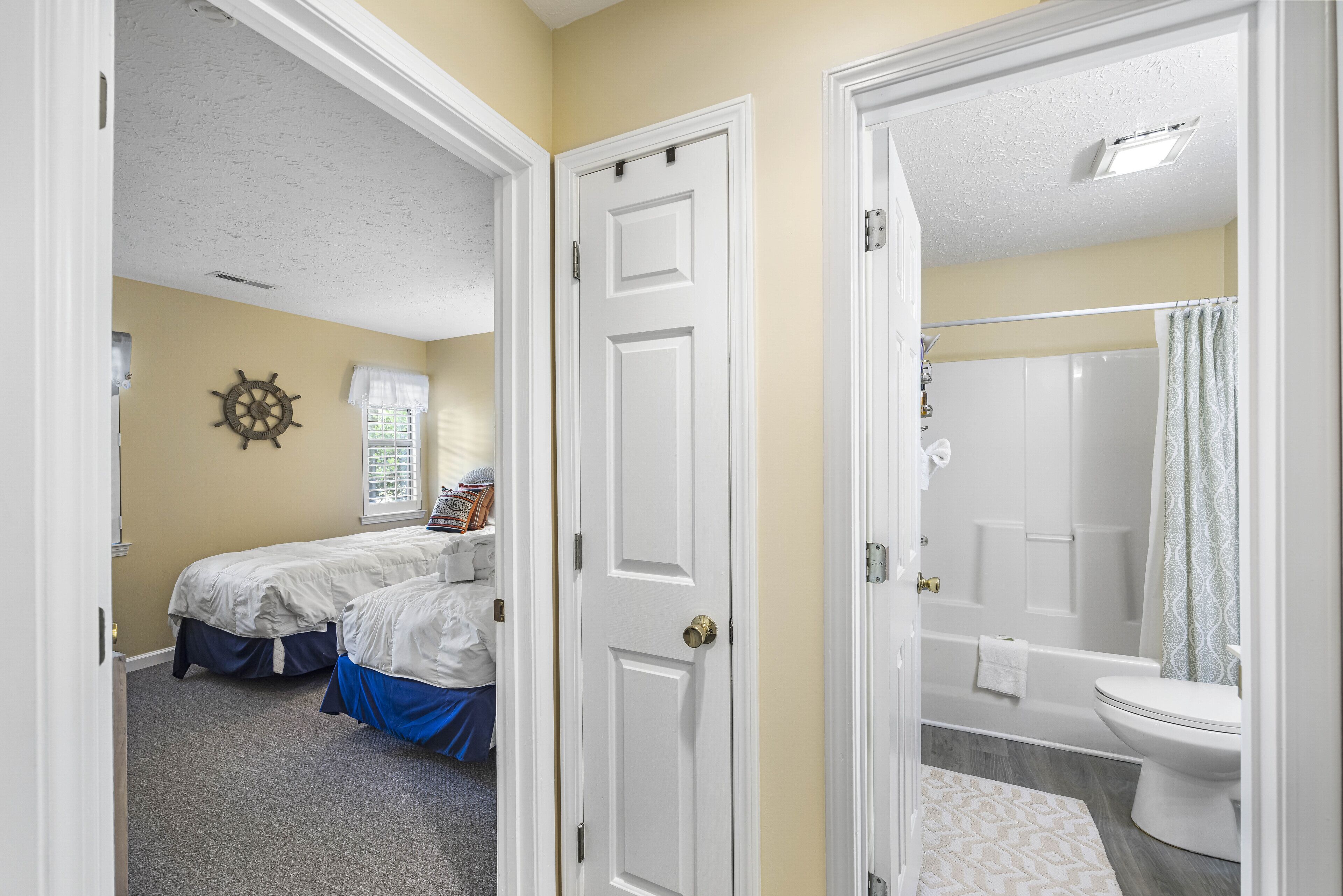 Great 2 bedroom ground floor condo in True Blue!