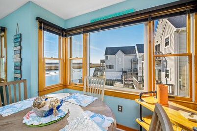 Wonderview 208 - Breathtaking Channel Views!