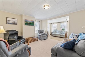 Flat-screen TV - K and S Paradise by Seaside Vacations & Sales (Chincoteague Island)