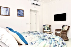 1 bedroom, bed sheets