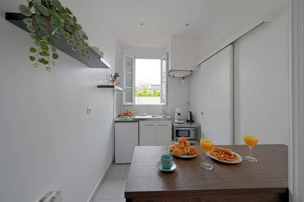 Fridge, microwave, coffee/tea maker