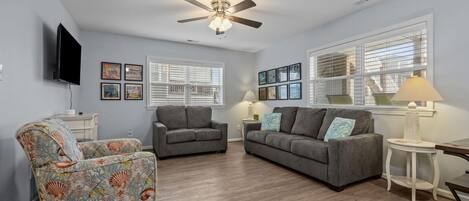 Condo, 2 Bedrooms | Living area