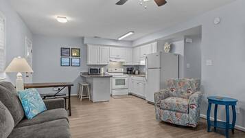 Condo, 2 Bedrooms | Living area