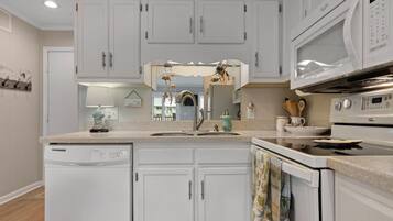 Kondominium, 2 kamar tidur | Dapur pribadi | Lemari es, oven, mesin pembuat kopi/teh, dan pemanggang roti