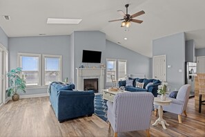 Townhome, 3 Bedrooms | Living area