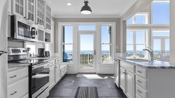 Rumah, 4 kamar tidur | Dapur pribadi | Lemari es, oven, mesin pembuat kopi/teh, dan pemanggang roti