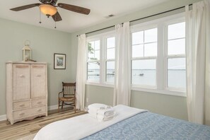 House, 4 Bedrooms | 4 bedrooms, free WiFi - Sunset Bay Retreat 4 Bedroom Home by RedAwning (Beaufort)