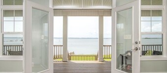 Sunset Bay Retreat 4 Bedroom Home by RedAwning