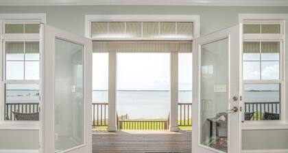 Sunset Bay Retreat 4 Bedroom Home by RedAwning