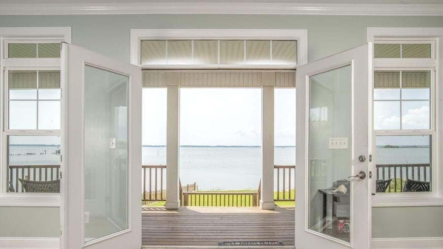 Sunset Bay Retreat 4 Bedroom Home by RedAwning