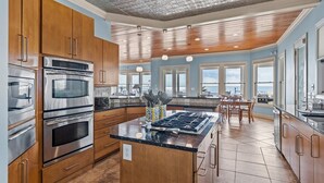 House, 5 Bedrooms | Private kitchen