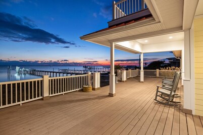 The Island House 5 Bedroom Home by RedAwning