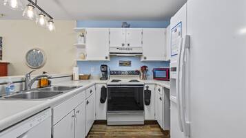 Kondominium, 2 kamar tidur | Dapur pribadi | Lemari es, oven, mesin pembuat kopi/teh, dan pemanggang roti