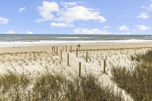 Beach - Point Prospect Shores 2 Bedroom Condo by RedAwning (Pine Knoll Shores)