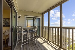 Condo, 2 Bedrooms | Balkoni