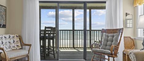 Condo, 2 Bedrooms | Living area