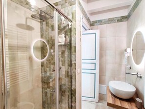Douche, bidet