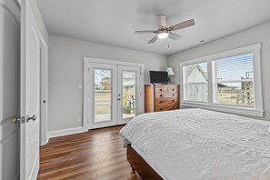 2 bedrooms, free WiFi - Conch's Point Cottage 2 Bedroom Home by RedAwning (Morehead City)