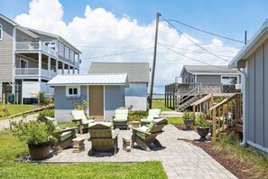 Property grounds - Conch's Point Cottage 2 Bedroom Home by RedAwning (Morehead City)