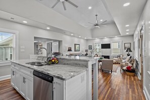 Private kitchen - Conch's Point Cottage 2 Bedroom Home by RedAwning (Morehead City)