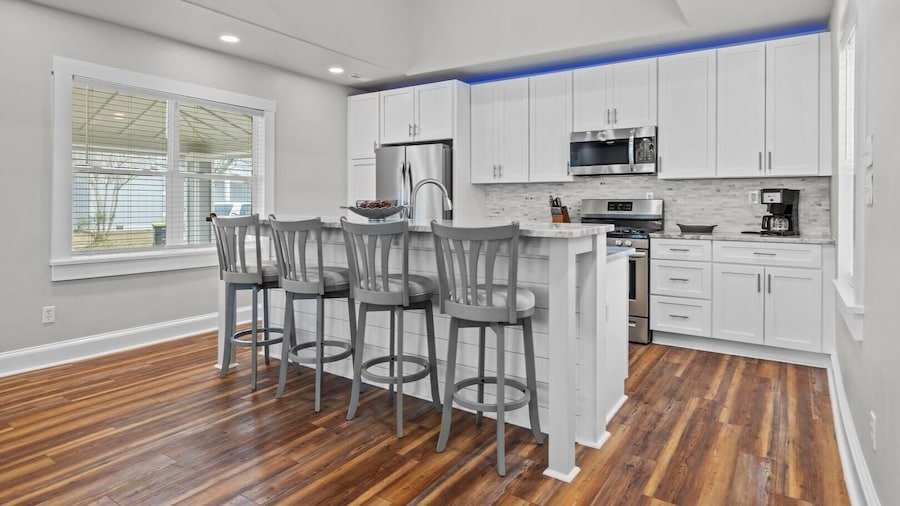 Conch's Point Cottage 2 Bedroom Home by RedAwning