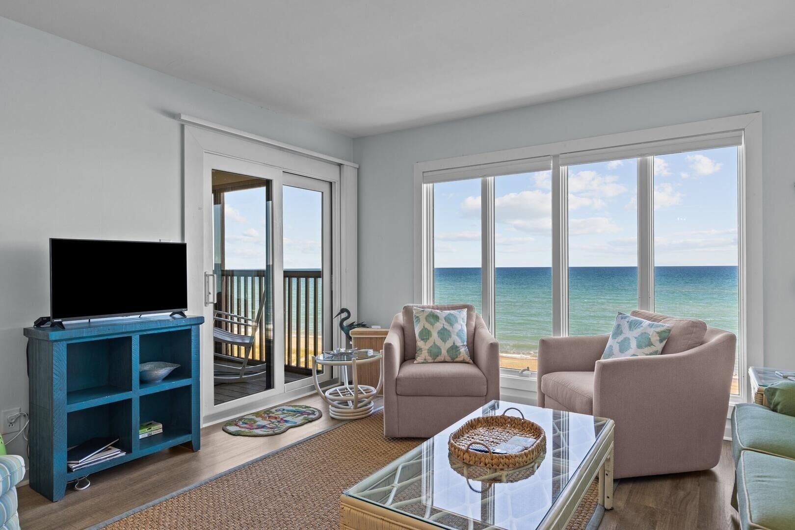 Condo, 3 Bedrooms | Ruang tamu