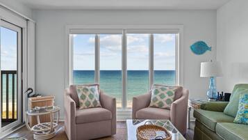 Condo, 3 Bedrooms | Living area
