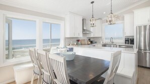 House, 4 Bedrooms | Private kitchen | Coffee/tea maker, fridge, oven, toaster