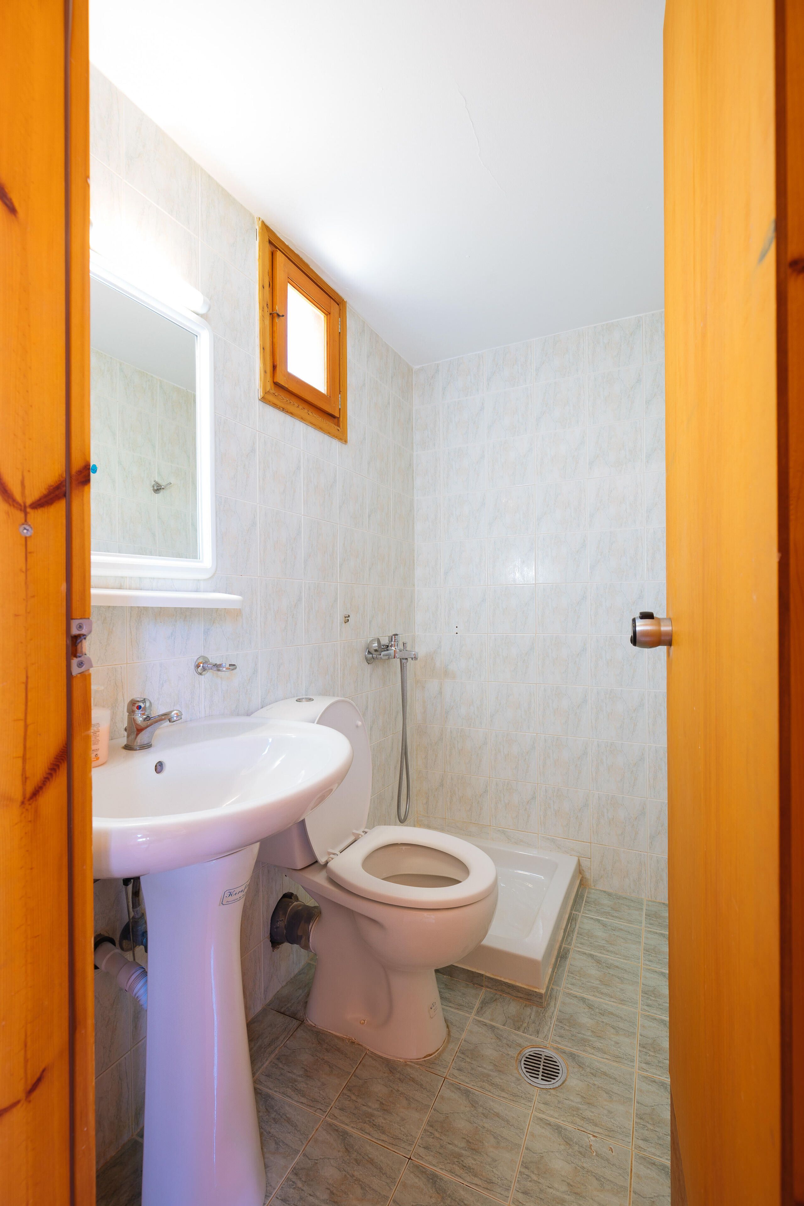 PREVELI DIONYSSOS ROOMS