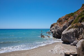 Beach - PREVELI DIONYSSOS ROOMS (Agios Vasileios)