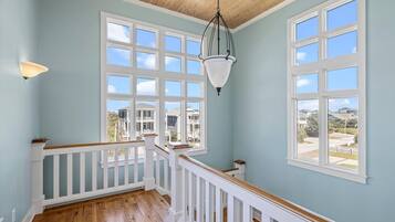 House, 5 Bedrooms | Interior